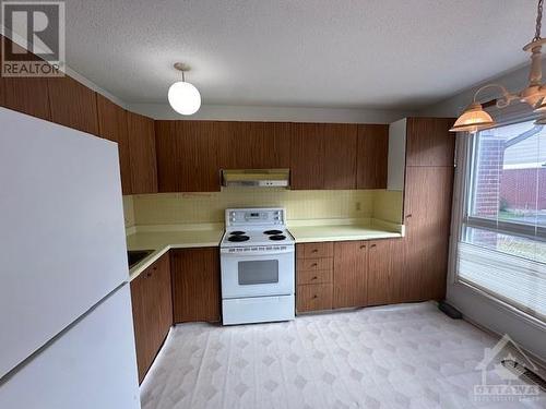 145 Rutherford Court, Kanata, ON - Indoor Photo Showing Kitchen