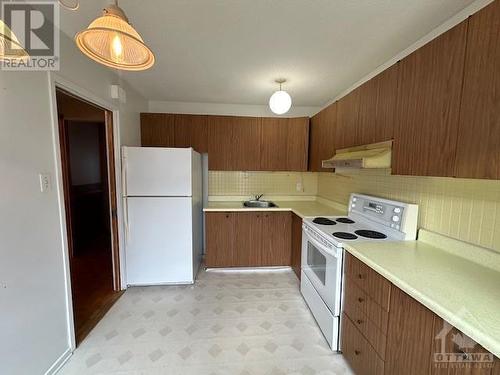 145 Rutherford Court, Kanata, ON - Indoor Photo Showing Kitchen