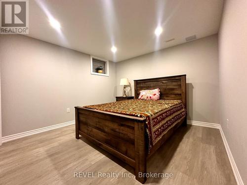 Lower - 186 Mccabe Avenue N, Welland (773 - Lincoln/Crowland), ON - Indoor Photo Showing Bedroom