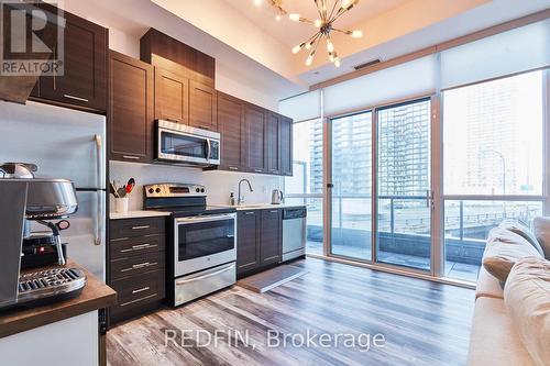 721 - 20 Bruyeres Mews, Toronto, ON - Indoor Photo Showing Kitchen