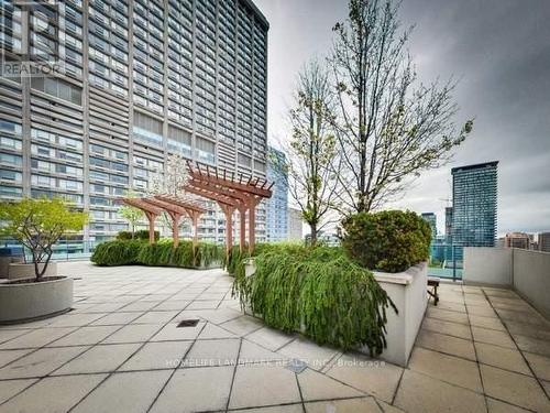 1701 - 1121 Bay Street, Toronto, ON - Outdoor