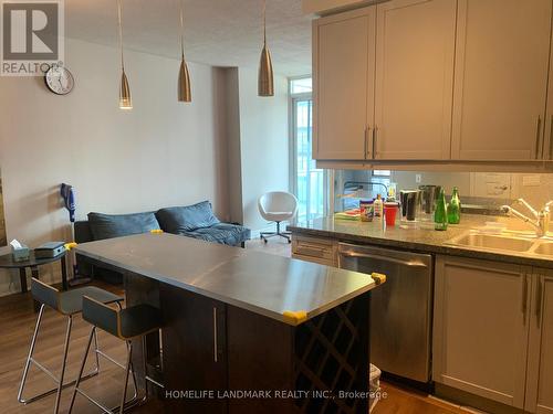 1701 - 1121 Bay Street, Toronto, ON - Indoor Photo Showing Kitchen