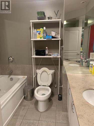 1701 - 1121 Bay Street, Toronto, ON - Indoor Photo Showing Bathroom