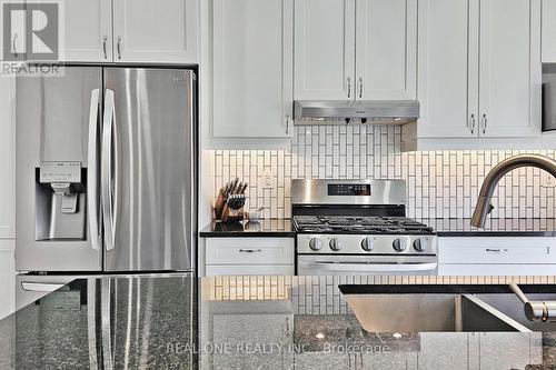 111 Barkerville Drive, Whitby, ON - Indoor Photo Showing Kitchen With Stainless Steel Kitchen With Upgraded Kitchen