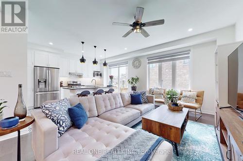 111 Barkerville Drive, Whitby, ON - Indoor Photo Showing Living Room