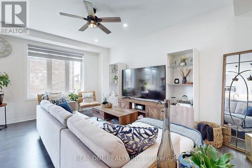 111 Barkerville Drive, Whitby, ON - Indoor Photo Showing Living Room