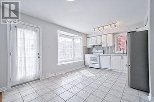 39 Roy Rainey Avenue, Markham, ON - Indoor Photo Showing Kitchen