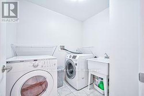 39 Roy Rainey Avenue, Markham, ON - Indoor Photo Showing Laundry Room