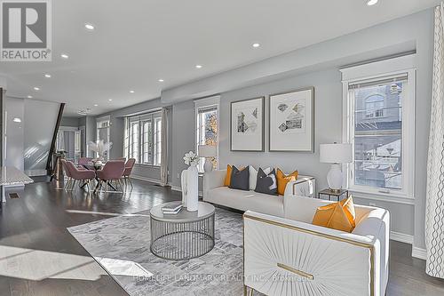 35 Thornapple Lane, Richmond Hill, ON - Indoor Photo Showing Living Room