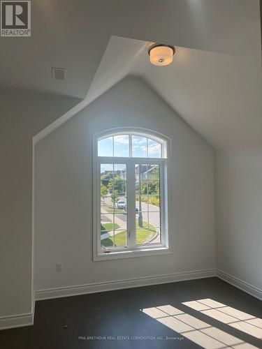 47 Bush Ridges Avenue, Richmond Hill, ON - Indoor Photo Showing Other Room