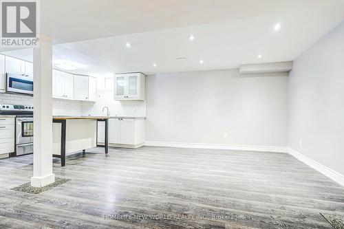 10 Rebecca Court, Barrie, ON - Indoor Photo Showing Kitchen