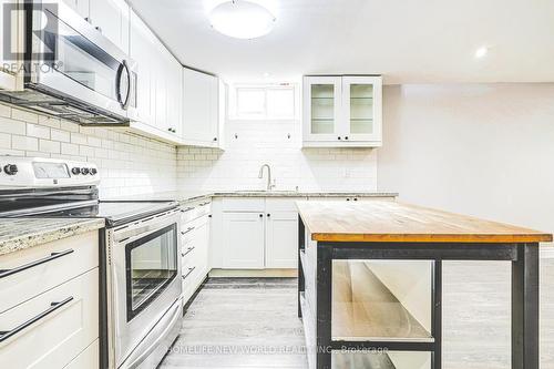 10 Rebecca Court, Barrie, ON - Indoor Photo Showing Kitchen With Upgraded Kitchen