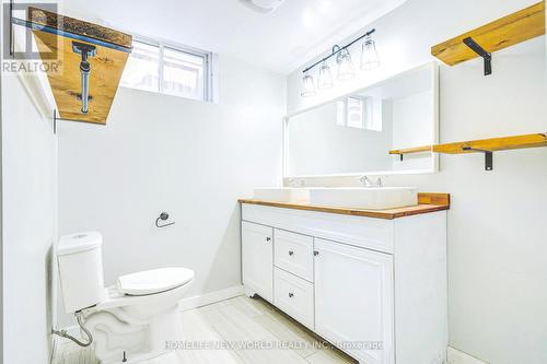 10 Rebecca Court, Barrie, ON - Indoor Photo Showing Bathroom