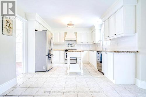 10 Rebecca Court, Barrie, ON - Indoor Photo Showing Kitchen