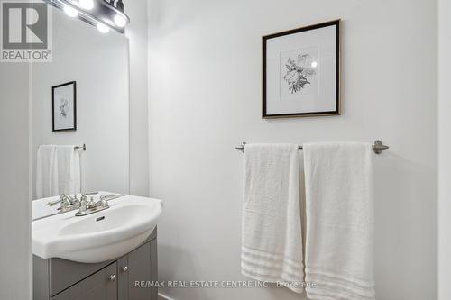 2 Blossom Avenue, Brampton, ON - Indoor Photo Showing Bathroom