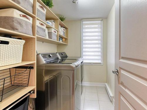 Salle de lavage - 3469 Boul. St-Elzear O., Laval (Chomedey), QC - Indoor Photo Showing Laundry Room