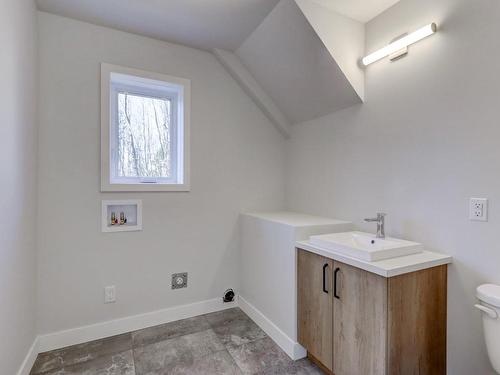 Powder room - 181 Rue Du Lac-À-L'Anguille, Saint-Hippolyte, QC - Indoor Photo Showing Bathroom