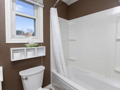 525 Leslie Avenue, Thunder Bay, ON - Indoor Photo Showing Bathroom