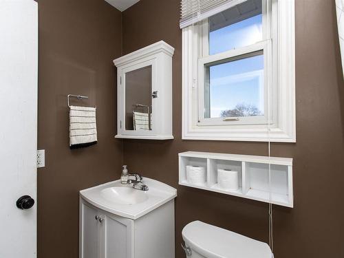 525 Leslie Avenue, Thunder Bay, ON - Indoor Photo Showing Bathroom