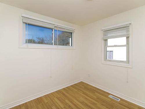 525 Leslie Avenue, Thunder Bay, ON - Indoor Photo Showing Other Room