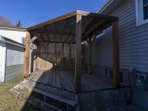 525 Leslie Avenue, Thunder Bay, ON - Outdoor With Exterior