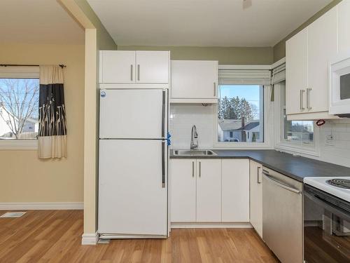 525 Leslie Avenue, Thunder Bay, ON - Indoor Photo Showing Kitchen