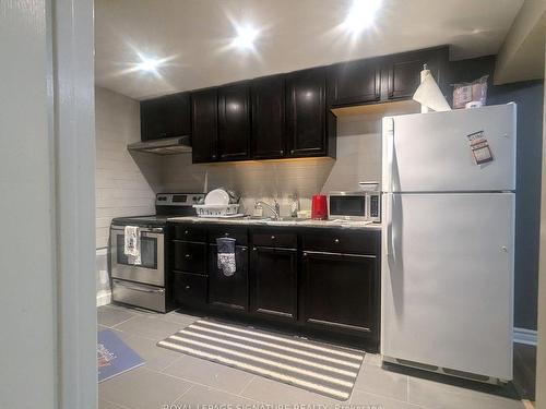 49 Cowan Rd, Brampton, ON - Indoor Photo Showing Kitchen