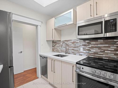 2-2563 Dundas St, Toronto, ON - Indoor Photo Showing Kitchen With Upgraded Kitchen