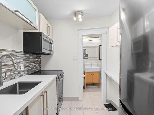 2-2563 Dundas St, Toronto, ON - Indoor Photo Showing Kitchen