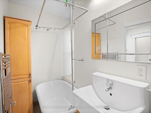 2-2563 Dundas St, Toronto, ON - Indoor Photo Showing Bathroom