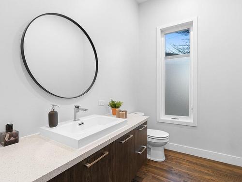 Powder room - 253 Rue Griffin, Shannon, QC - Indoor Photo Showing Bathroom