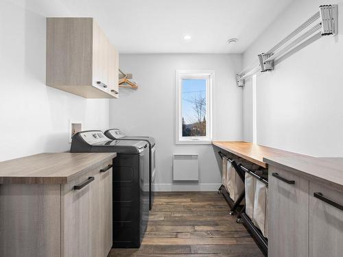 Laundry room - 253 Rue Griffin, Shannon, QC - Indoor Photo Showing Laundry Room