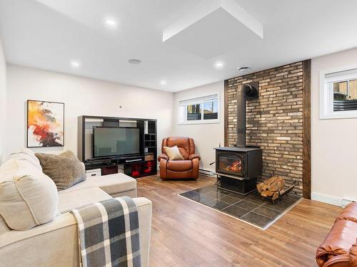 Family room - 253 Rue Griffin, Shannon, QC - Indoor Photo Showing Living Room With Fireplace