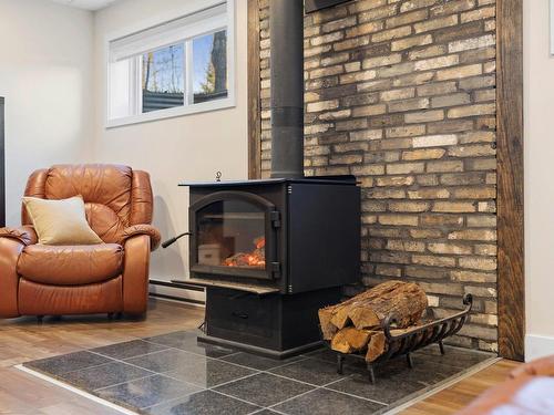 Family room - 253 Rue Griffin, Shannon, QC - Indoor With Fireplace