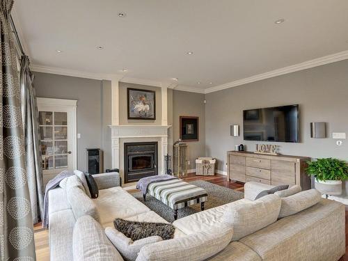 Salon - 8 Rue De Rambouillet, Blainville, QC - Indoor Photo Showing Living Room With Fireplace