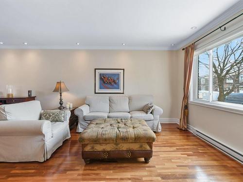 Living room - 4972 Rue Hortie, Montréal (Pierrefonds-Roxboro), QC - Indoor Photo Showing Living Room