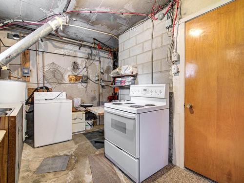 Salle de lavage - 4310 Rue Baron, Montréal (Saint-Léonard), QC - Indoor Photo Showing Laundry Room