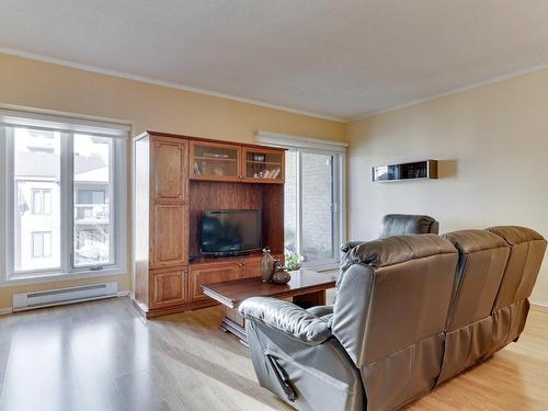 Living room - 118-1660 Rue Mcnamara, Laval (Chomedey), QC - Indoor Photo Showing Living Room