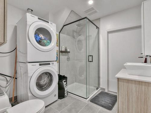 Bathroom - 3180 Rue Cartier, Sainte-Marthe-Sur-Le-Lac, QC - Indoor Photo Showing Laundry Room