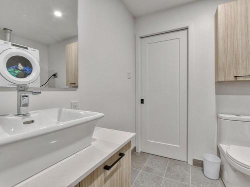 Bathroom - 3180 Rue Cartier, Sainte-Marthe-Sur-Le-Lac, QC - Indoor Photo Showing Bathroom