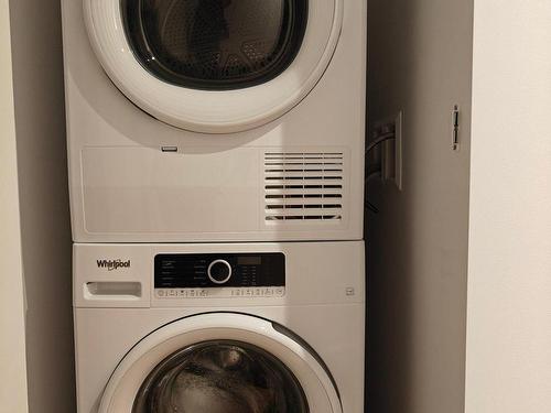 Salle de lavage - 3313-1205 Place Phillips, Montréal (Ville-Marie), QC - Indoor Photo Showing Laundry Room