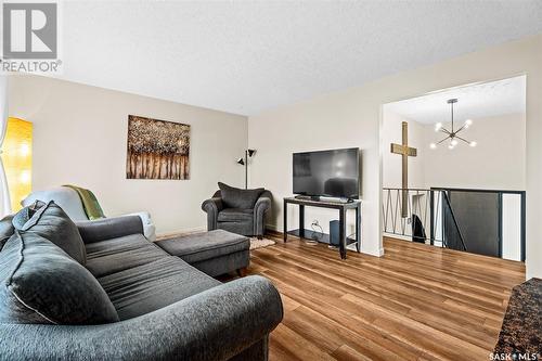 1309 King Crescent, Moose Jaw, SK - Indoor Photo Showing Living Room