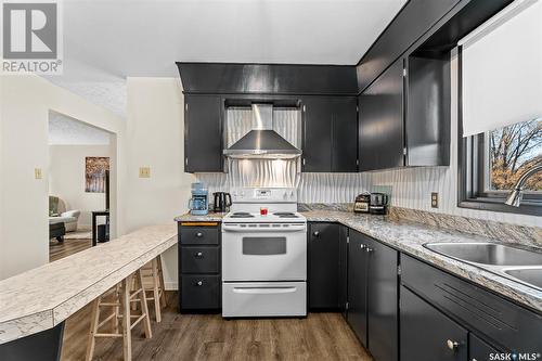 1309 King Crescent, Moose Jaw, SK - Indoor Photo Showing Kitchen