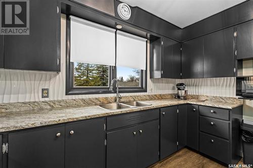 1309 King Crescent, Moose Jaw, SK - Indoor Photo Showing Kitchen With Double Sink