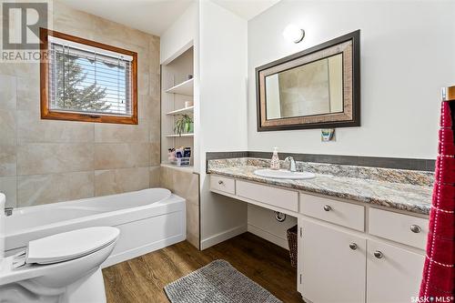 1309 King Crescent, Moose Jaw, SK - Indoor Photo Showing Bathroom