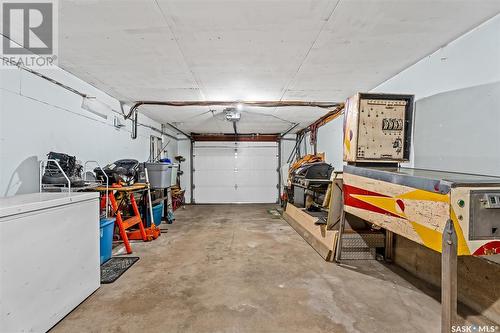 1309 King Crescent, Moose Jaw, SK - Indoor Photo Showing Garage