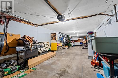 1309 King Crescent, Moose Jaw, SK - Indoor Photo Showing Garage