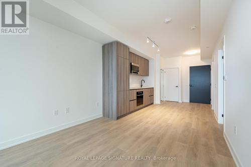 1710 - 127 Broadway Avenue, Toronto, ON - Indoor Photo Showing Kitchen