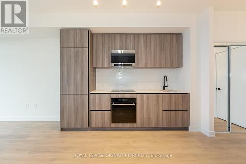 1710 - 127 Broadway Avenue, Toronto, ON - Indoor Photo Showing Kitchen