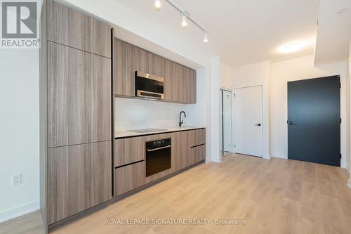 1710 - 127 Broadway Avenue, Toronto, ON - Indoor Photo Showing Kitchen